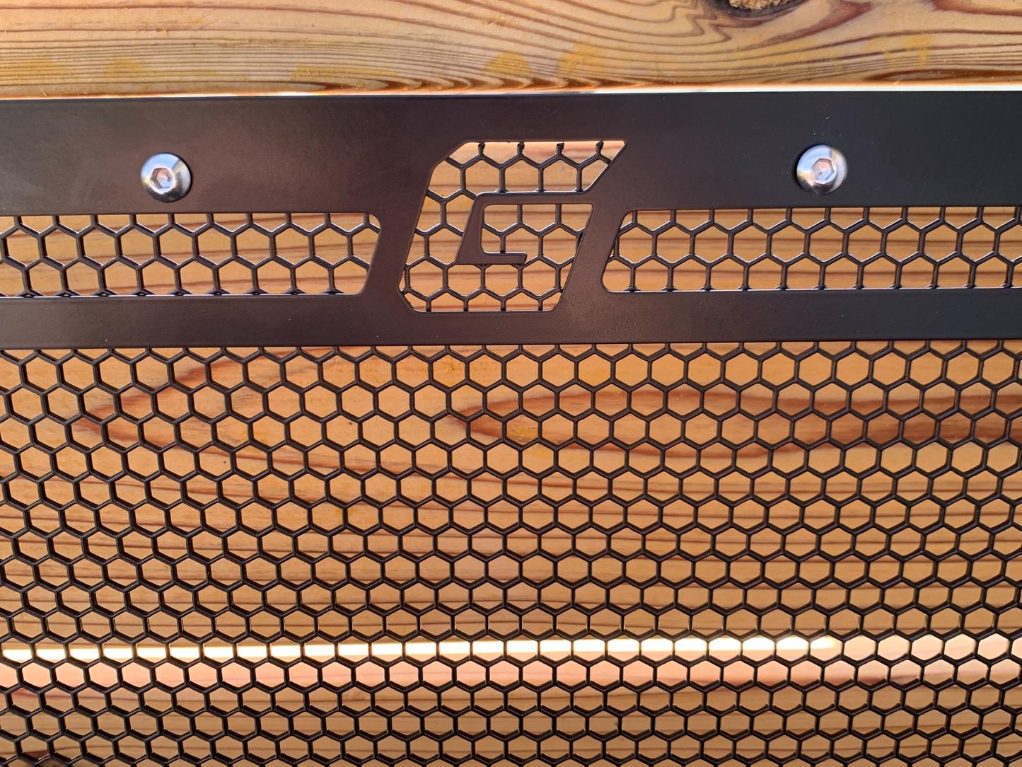 black grille and black mesh on turbo r grille